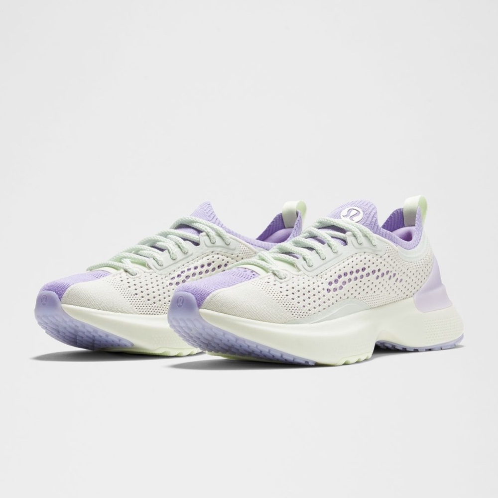 New in box lululemon athletica Women's Chargefeel 3 Workout Shoe Size 8W